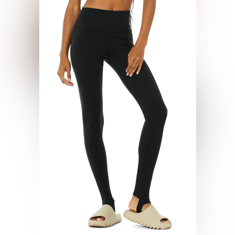 NWT Alo ‘High-Waist Winter Warmth Plush Stirrup Legging’ • black • size S